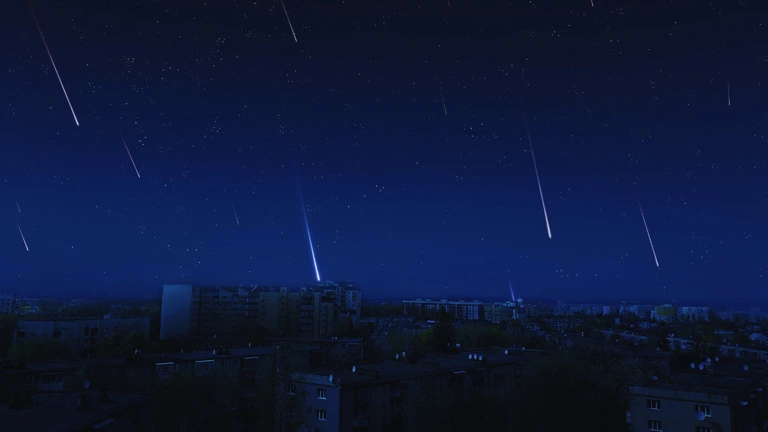 Geminid Meteor Shower 2025: Aaj Raat Aasmaan Mein 150 Tare Girte Hue Dekho